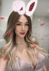 Cận Cảnh Vòng 1 Căng Đét Hot Girl Phương Oanh (Yi Oanh)