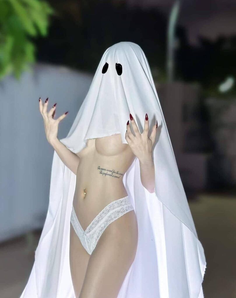 Cosplay Con Ma Trắng hot nhất Halloween 2024