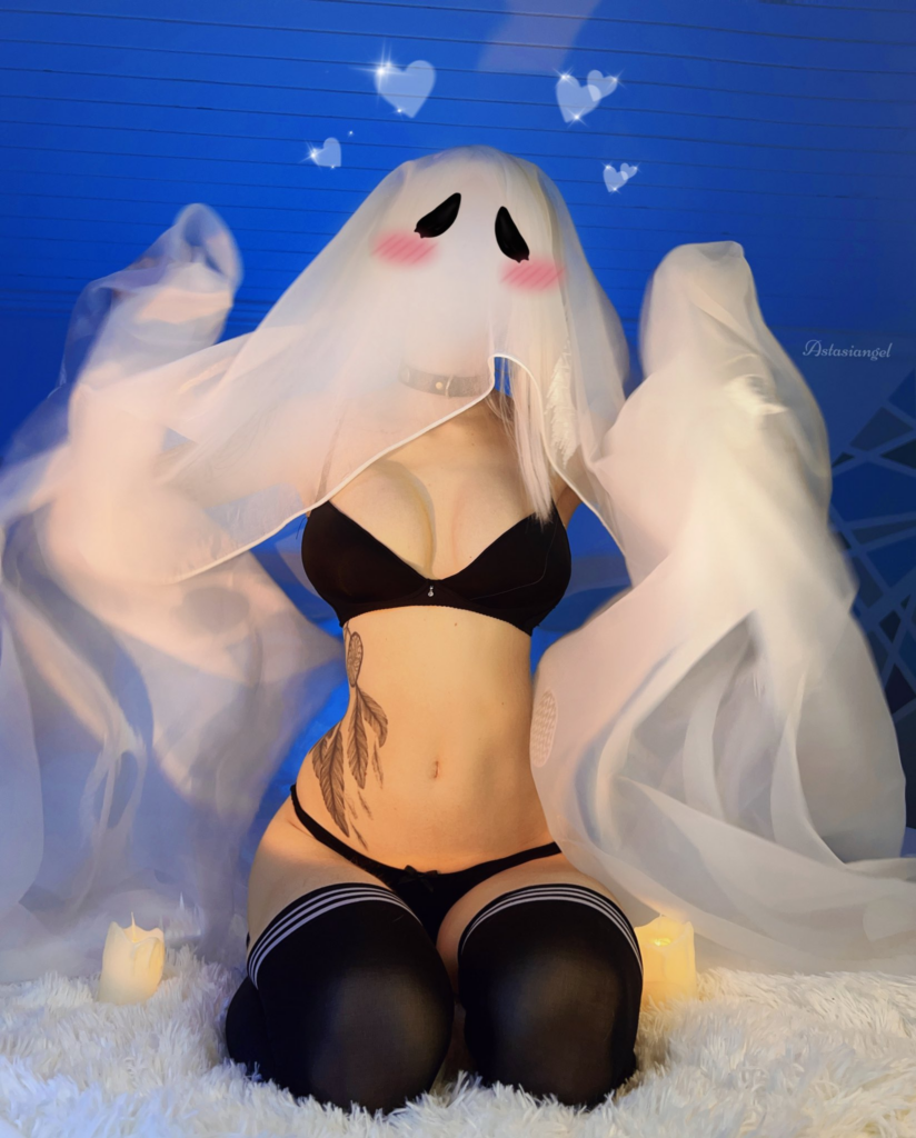 Cosplay Con Ma Trắng hot nhất Halloween 2024